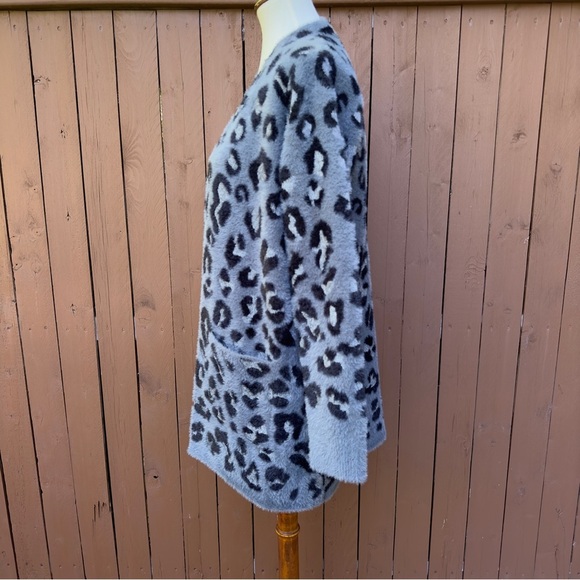 Evolution by Cyrus | NWT Size Small Slate Cheetah Fuzzy Cardi From Stitch Fix - Picture 6 of 16